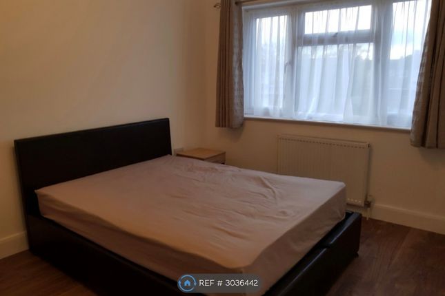 Sunningdale Avenue, Hanworth photo 5
