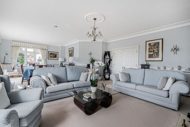 Flat 5, Beechwood Hall,, Eyhurst Park, Kingswood photo 2