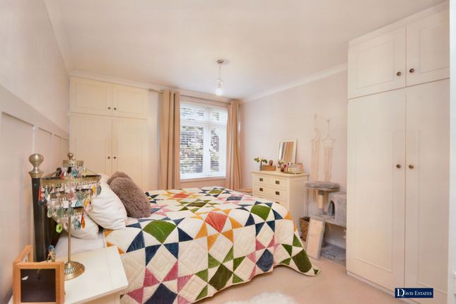 Flat for sale in Squirrels Heath Lane, Ardleigh Green, Hornchurch