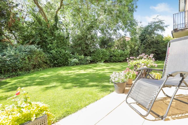 Flat for sale in Cherry Orchard, Stratford-Upon-Avon