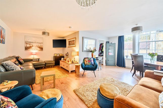 12 Victoria Court, Silver Street, Ilminster photo 3