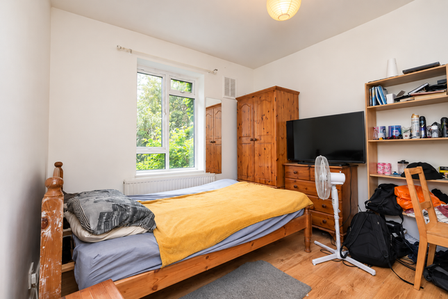 Flat 2, London photo 4