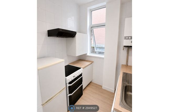 Flat, Emma Court Maidstone Road, Rochester photo 2