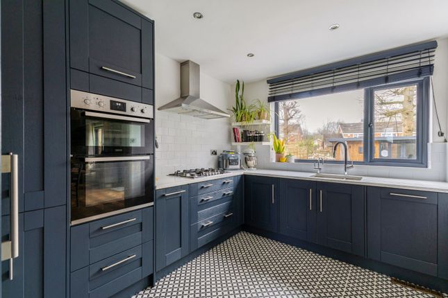 10, Ash Grove, Buckinghamshire photo 3