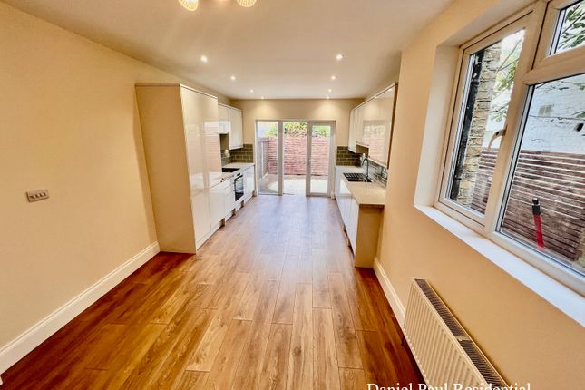 13, Lawn Gardens, Hanwell photo 5