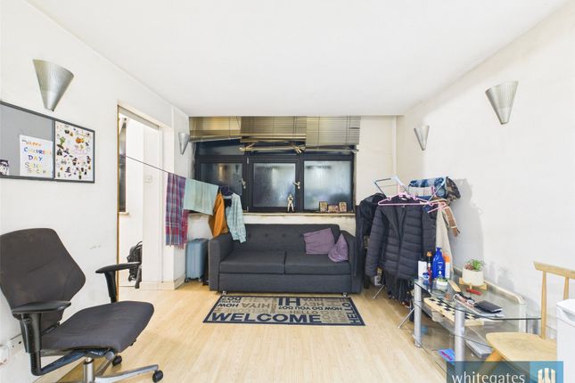 Flat 11, Ivebridge House, 59, Market Street, West Yorkshire photo 4