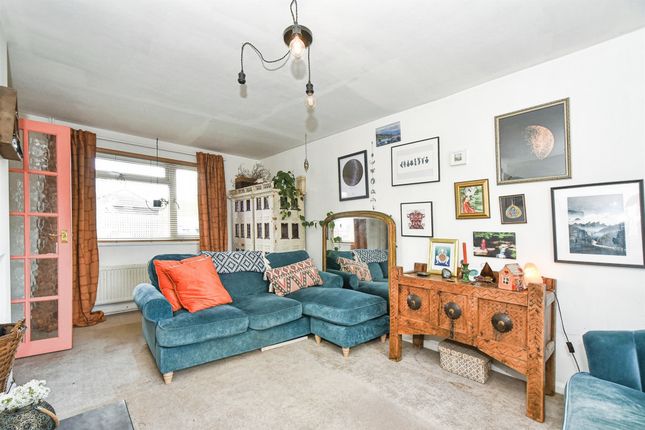 27, Corsham Road, CHIPPENHAM photo 2