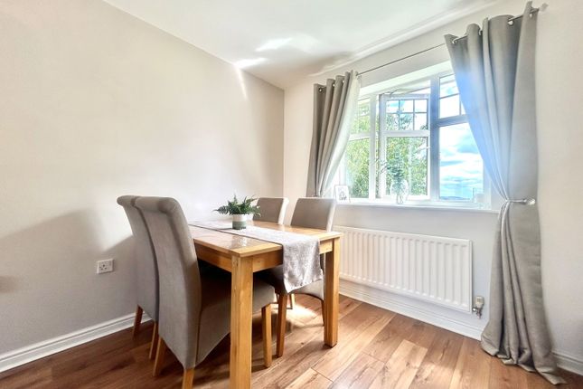 21, Manderston Close, Dudley photo 3