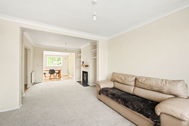 16, Stanhope Close, Aylesbury photo 3