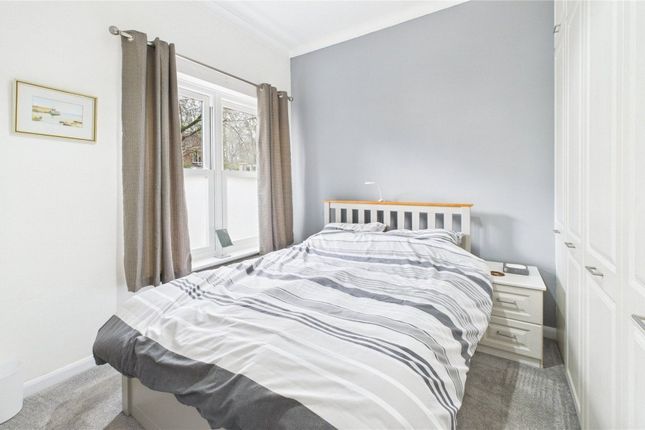 Broomhall Road, Woking photo 4