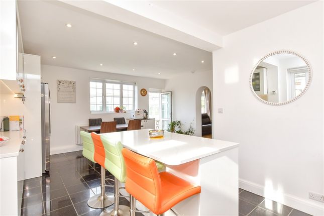 Loxwood Avenue, Worthing photo 4