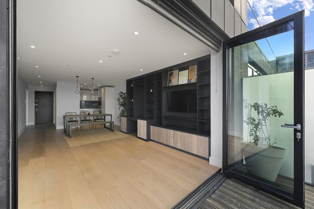 Flat 4, 71 collier street, spitfire Building, london photo 2