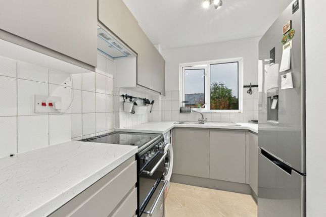 Milton Close, London photo 2