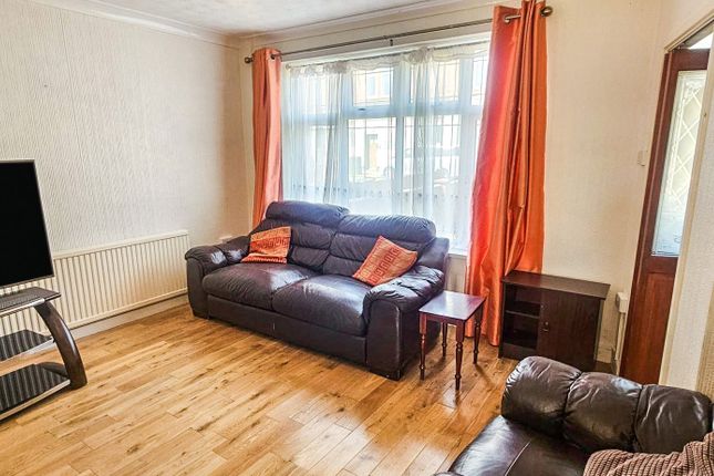 21 Ibbotson Avenue,, Canning Town, London photo 4