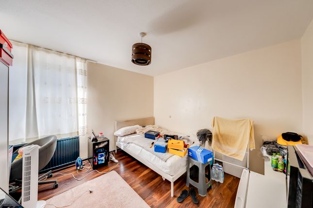 55, Erskine Crescent, Greater London photo 4