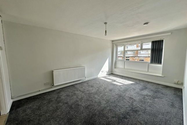 20, Denis Close, Leicester photo 4