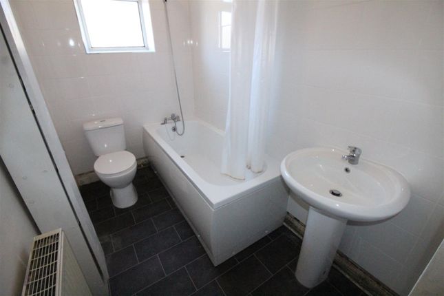 632, Cleckheaton Road, Bradford photo 5