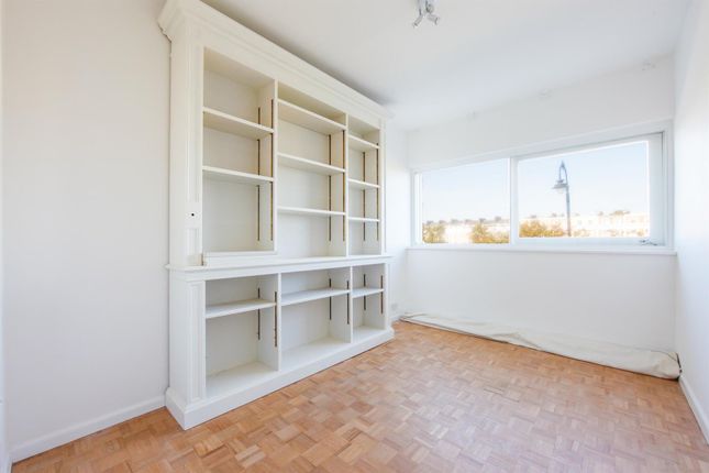 Flat to rent in Park Village East, London