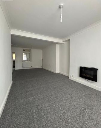 7 Mafeking Terrace, Tredegar photo 4