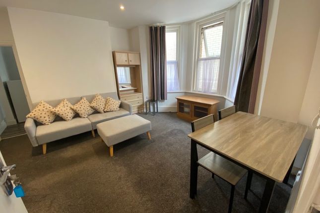 Flat 2, 702a Christchurch Road, Bournemouth photo 3