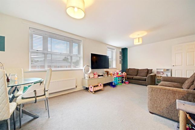 12, Ash Grove, Shenley photo 2