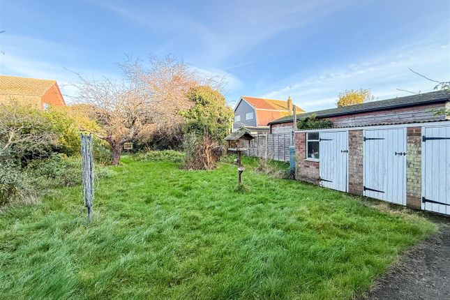 11, Brickwall close, Burnham-On-Crouch photo 2