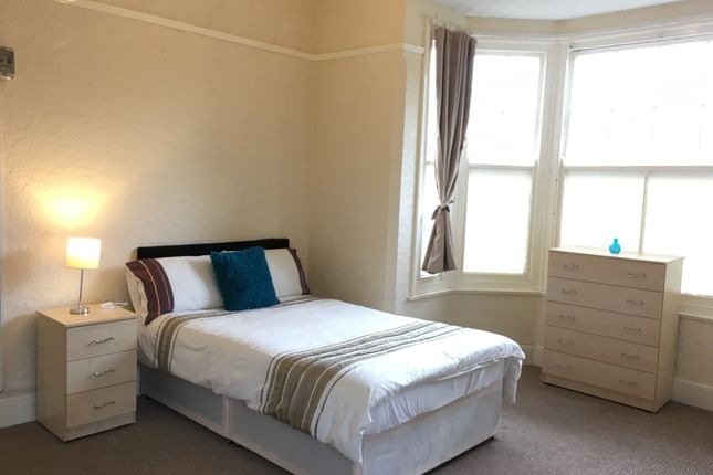 Room To Rent In Rockingham Road Kettering Nn16 Zoopla