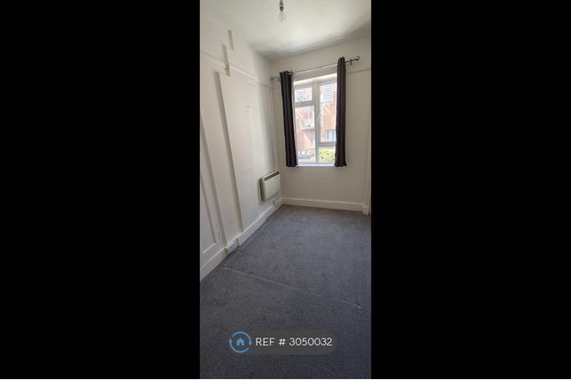 Flat, A Crendon St, High Wycombe photo 5