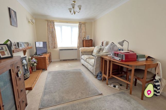 Flat for sale in Reading Road, Pangbourne, Reading