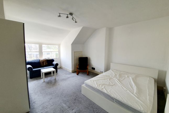 Flat C 43, Talbot Road, London photo 5