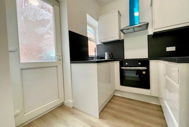 63, Manchester photo 2