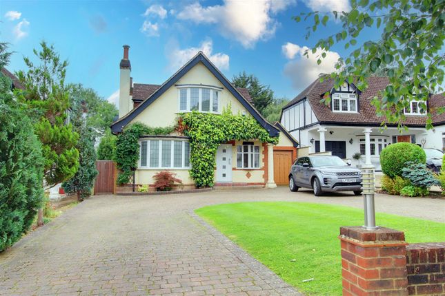 Thumbnail Detached house for sale in Georges Wood Road, Brookmans Park, Hatfield