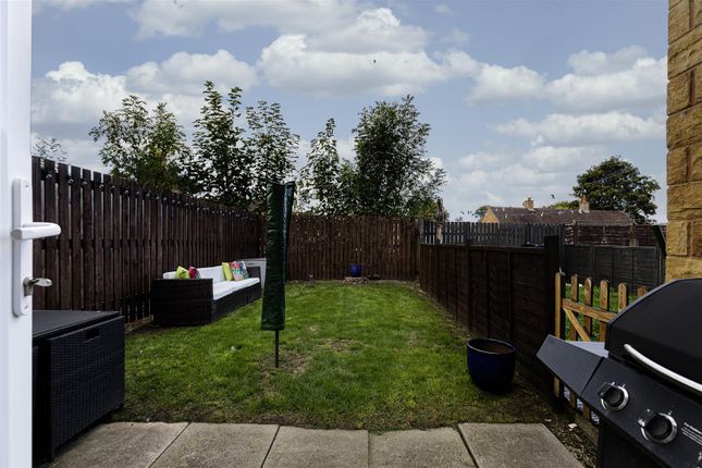 11, Mill Avenue, Huddersfield photo 4