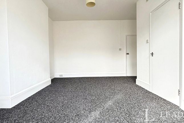 Room 5, 171, West Road, Westcliff-on-Sea photo 3