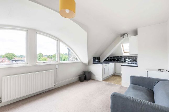 Flat 16, 21, Streatham Common North, London photo 3