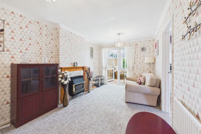 25, Axe Close, Weston-Super-Mare photo 3