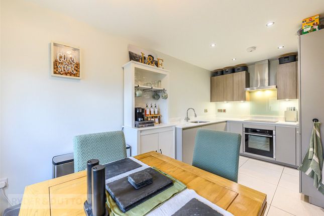 10, Hillcrest View, Huddersfield photo 4