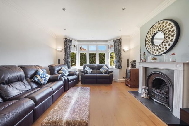 16, Clarendon Gardens, Wembley photo 4
