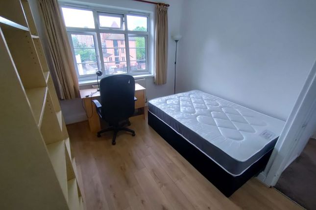 Thumbnail Shared accommodation to rent in Creasy Estate, Aberdour Street, London