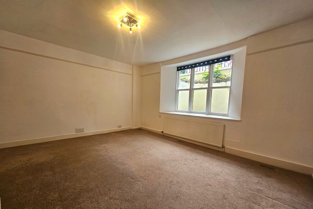 Apt 3, Torquay photo 4