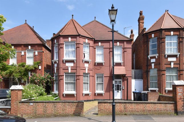 Flat to rent in Exeter Road, Mapesbury, London