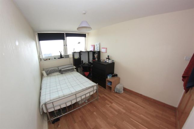 Thumbnail Property to rent in Farthing Fields, London