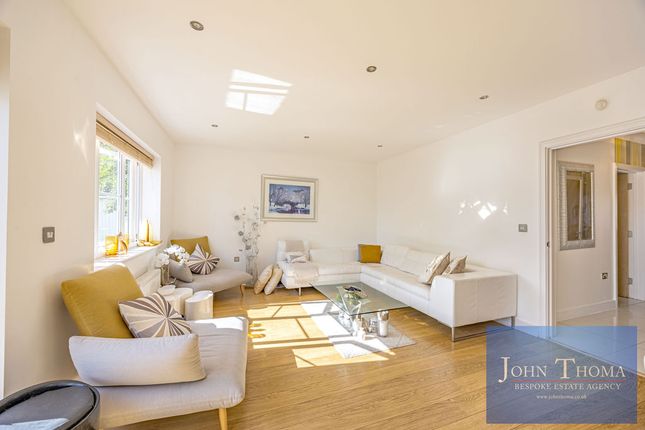 7, Lindale Close, Ilford photo 4
