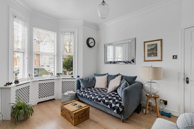 84, Elthorne Avenue, Hanwell photo 2