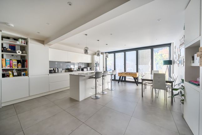 148 Tudor Drive, Kingston Upon Thames photo 2