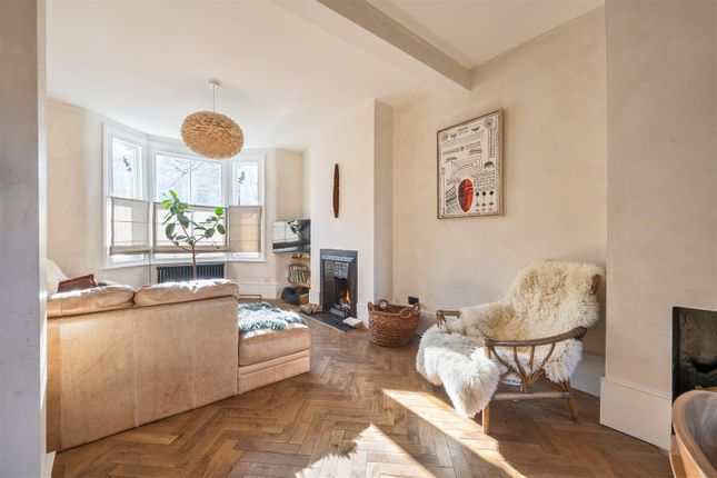 Terraced house for sale in Chestnut Avenue North, London