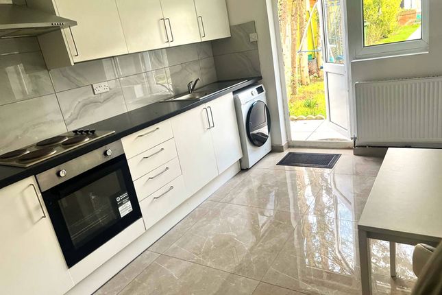 6, Redden Court Road, Romford photo 3