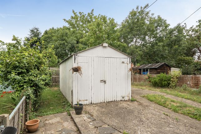 68, Lyndhurst Gardens, Enfield photo 2