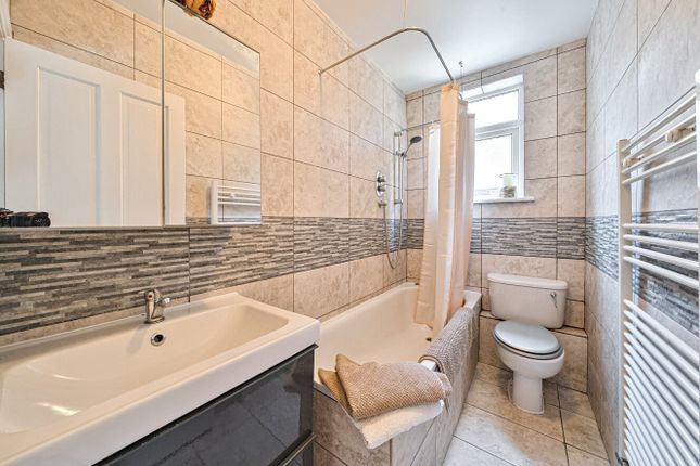 Flat 7, 41, Culverden Road, London photo 4