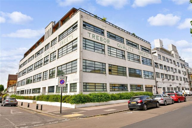 Flat for sale in Shaftesbury Road, London